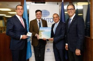 El Popular entrega a OMT un libro institucional sobre turismo dominicano