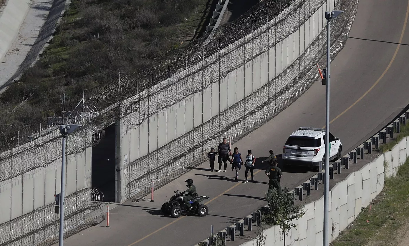 Estados Unidos, México y Canadá renuevan por un mes cierre de fronteras