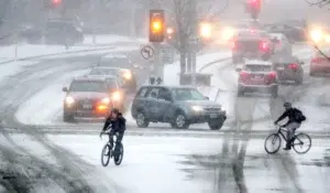 Tres muertos y más de un millar de vuelos cancelados en EE.UU. por tormenta