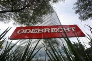 Fiscal general de Perú da marcha atrás y repone a miembros de caso Odebrecht