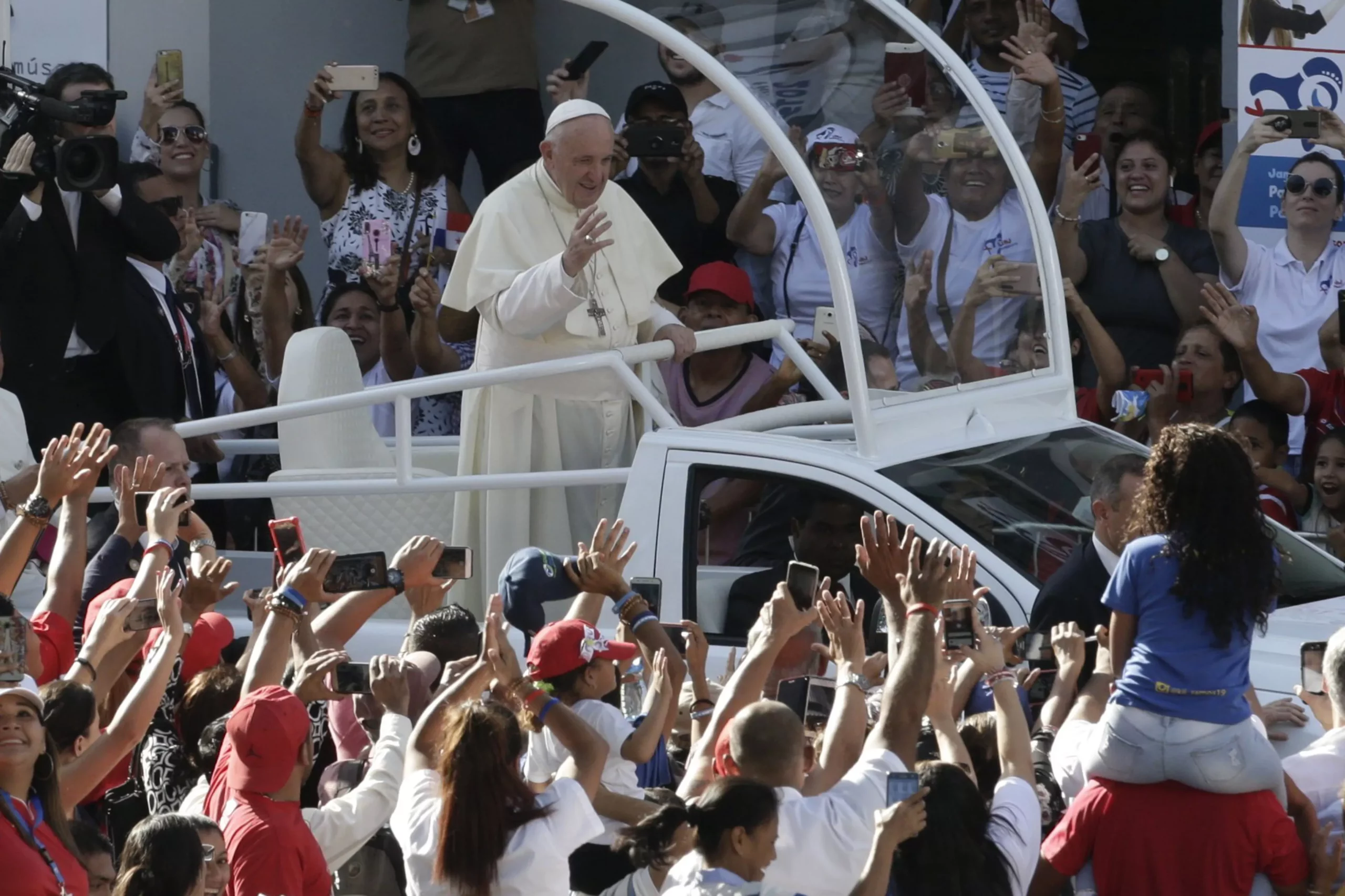 El papa Francisco dice que la desilusión hace que la Iglesia ofrezca “su peor versión