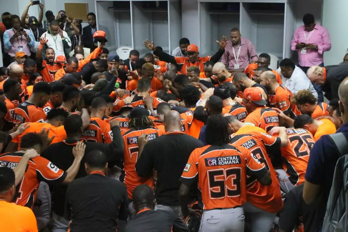 Toros vencen con susto a Leones y avanzan a la final del béisbol dominicano