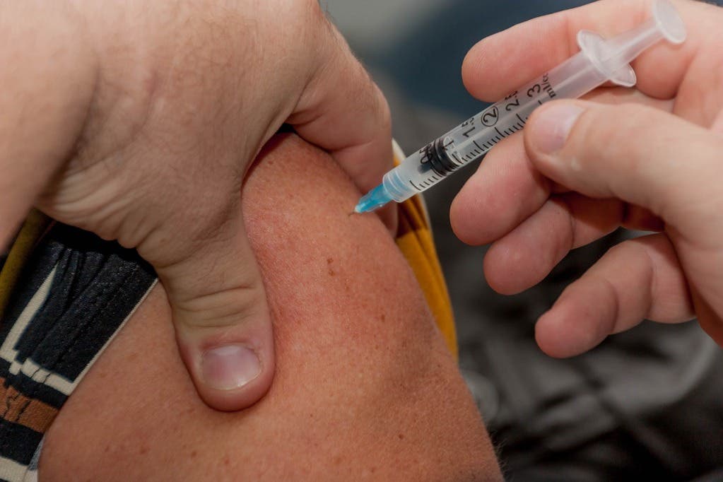 Salud vacunará gratis a los adultos mayores