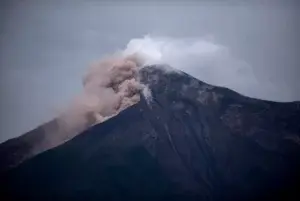 Volcán de Fuego de Guatemala registra hasta 10 explosiones por hora