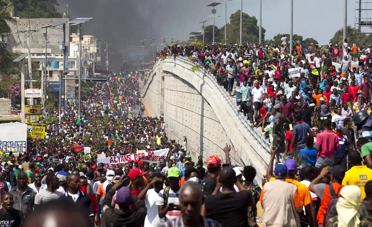 Jovenel Moise sigue bajo presión; y escapan 78 presos de Haití