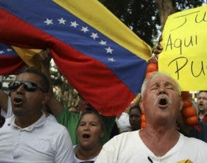 Venezuela: opositores y chavistas marchan