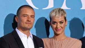 La cantante Katy Perry anuncia su compromiso con el actor Orlando Bloom