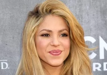 Tribunal en España cita a Shakira