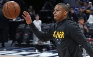 Escolta Isaiah Thomas regresa para ayudar a los Nuggets