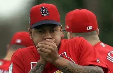 Carlos Martínez salva victoria de los Cardenales tras abandonar clínica