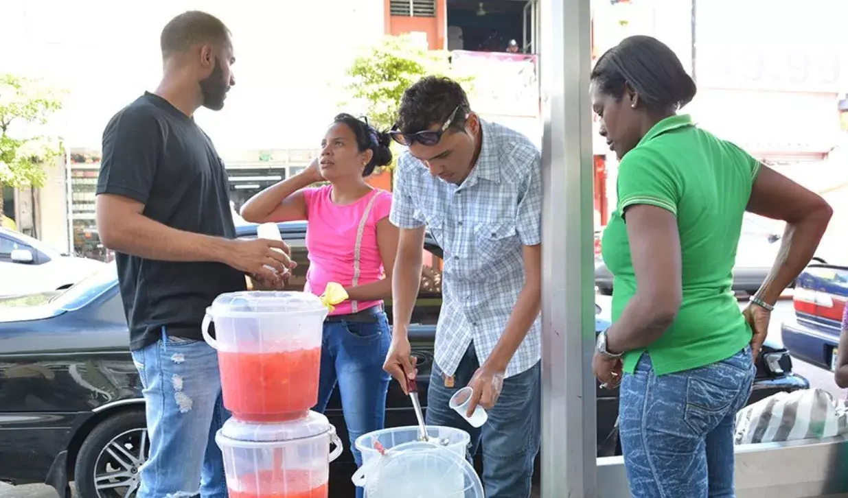 Soltero de entre 20 y 35 años, el perfil del venezolano residente en RD