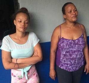 Apresan madre e hija que despojaron con violencia 13 mil pesos a extranjero en Sosúa