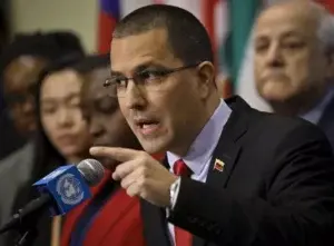 Canciller de Venezuela responde al gobierno dominicano; insiste hubo contacto