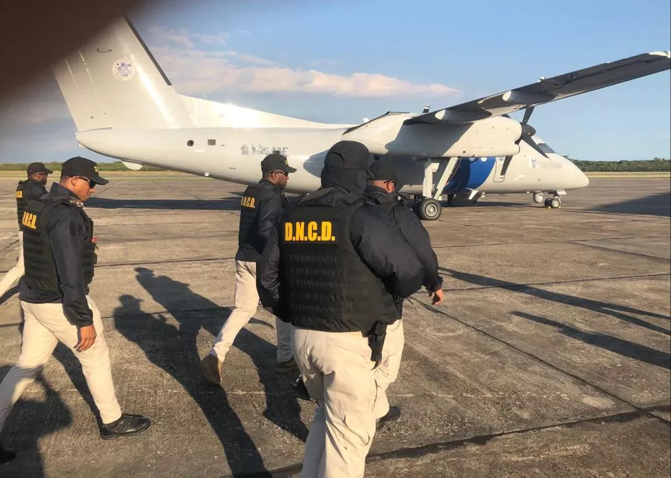 Apresan en Santo Domingo a un norteamericano buscado por narcotráfico en Florida