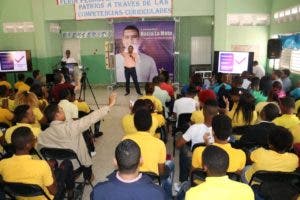 Diputado Tejeda Pimentel dicta conferencia «Caminando hacia la meta»