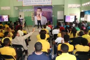 Diputado Tejeda Pimentel dicta conferencia «Caminando hacia la meta»