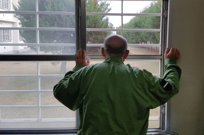Ancianos japoneses delinquen para tener comida y techo gratis