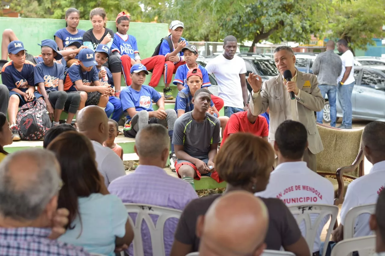 Manuel Jiménez inicia asamblea de consultas en Santo Domingo Este