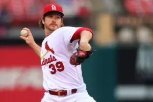 Miles Mikolas firma extensión de contrato con San Luis