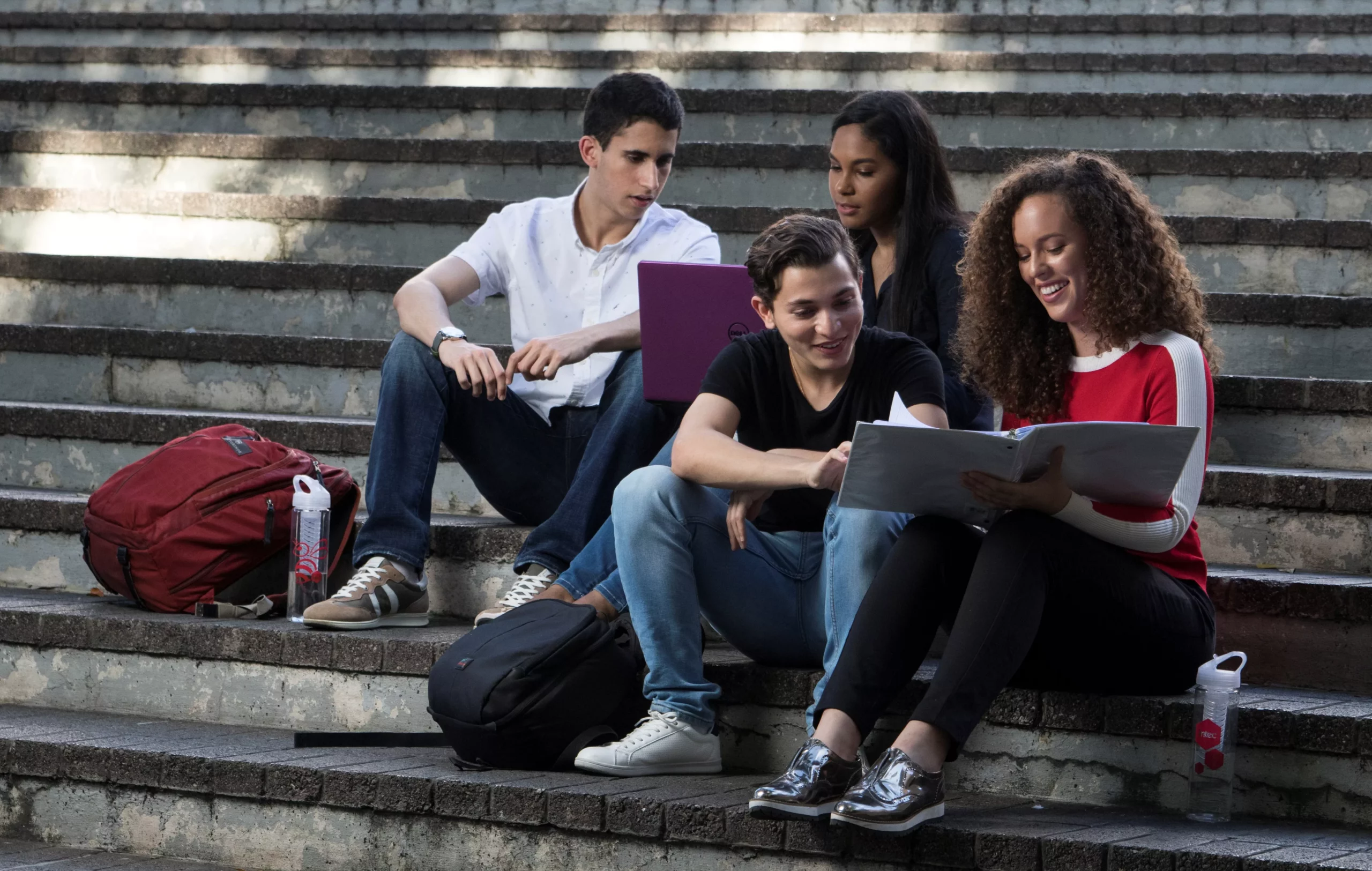 Intec convoca a estudiantes para programa de becas