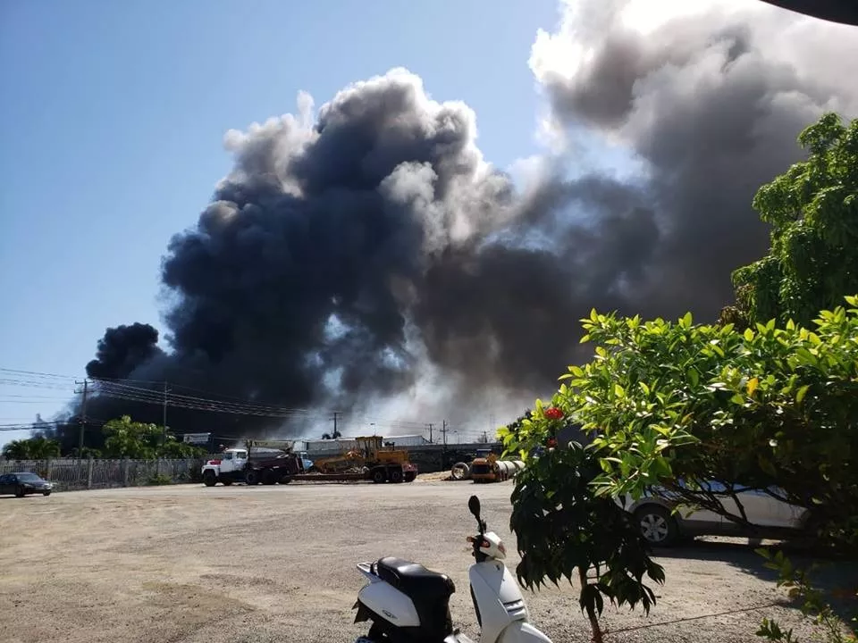 Incendio afecta destilería de la Casa Brugal en Puerto Plata