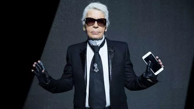 Muere el famoso diseñador de moda de Chanel Karl Lagerfeld