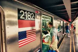 Nueva York subirá a partir de abril las tarifas del metro y el autobús