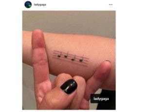 Lady Gaga se hace un tatuaje fallido y le echa la culpa al alcohol