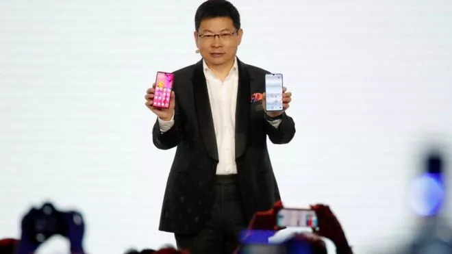 Huawei P30: así son los nuevos celulares con los que la compañía china quiere ganarle mercado a Apple y Samsung en medio de su crisis política