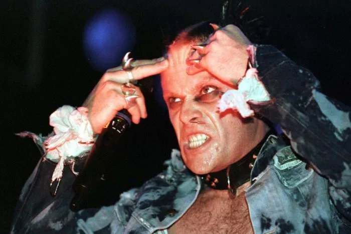 Confirman que Keith Flint, cantante de The Prodigy, se suicidó