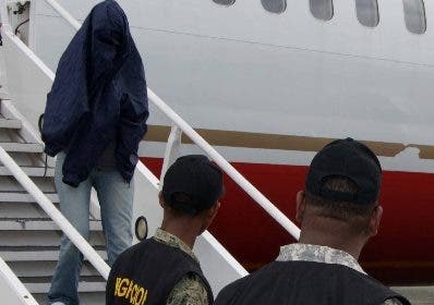 EE.UU repatria hoy 52 criollos por delitos
