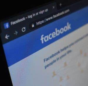 Facebook colapsa y sale de servicio durante horas