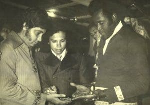 Ánthony Ríos junto a Johnny Ventura en la década del 70.