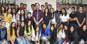 El colegio Ashton School imparte taller de debate