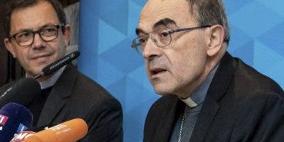 El cardenal francés Philippe  Barbarin dimitió