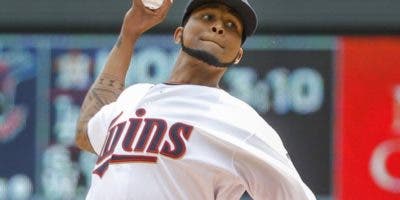 Ervin Santana pacta un contrato de liga menor con Los Reales