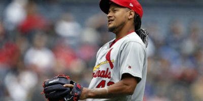 MLB suspende a Carlos Martínez por violar política violencia doméstica