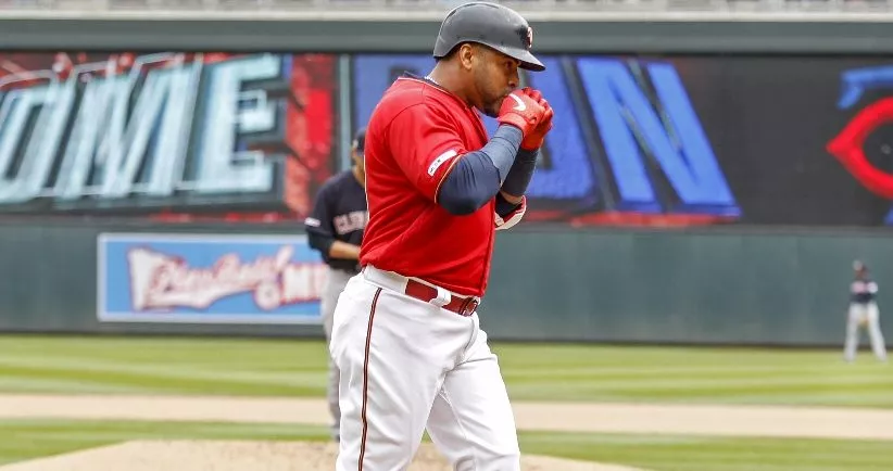 Nelson Cruz batea jonrón, doble y sencillo, con 2 CE