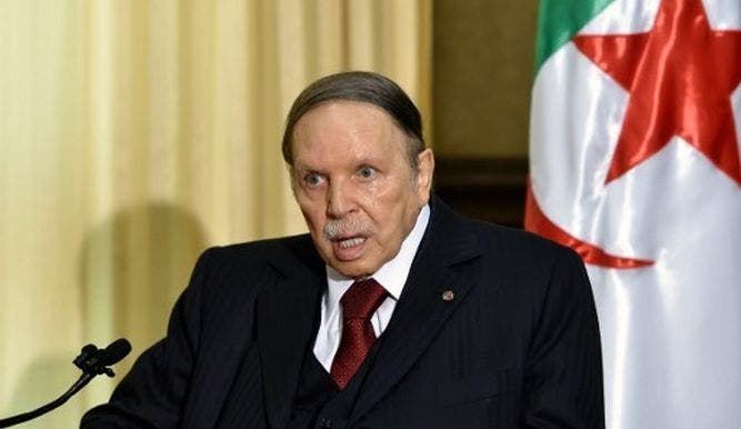 El presidente de Argelia, Abdelaziz Buteflika, renunciÃ³ este lunes a presentar su candidatura a la reelecciÃ³n en las elecciones presidenciales de abril.
