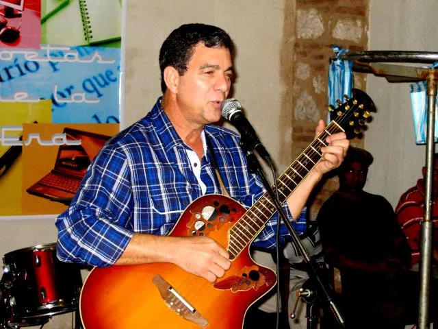 Policía apresa hombre por robo en residencia del cantante  Claudio Cohén