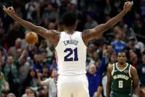 Los Sixers derrotaron 130 por 125 al conjunto de Los Bucks