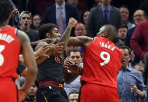 NBA suspende a Serge Ibaka y a Marquese  Chriss por pelea