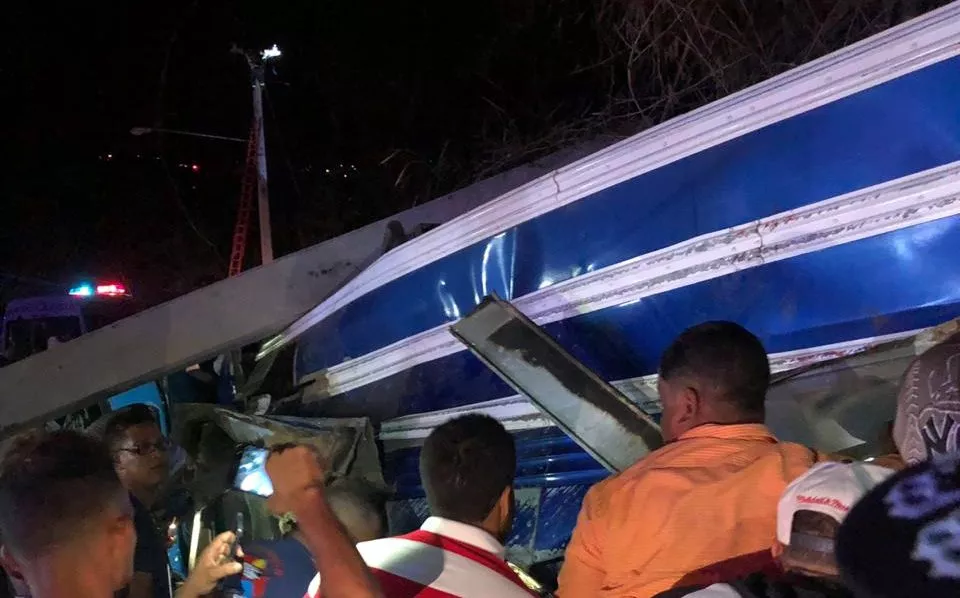 Cinco muertos y al menos 45 heridos en accidente de tránsito en carretera Jarabacoa-La Vega