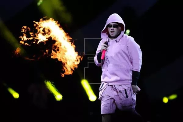 Bad Bunny impone el trap en un concierto nunca visto en el Festival de Viña