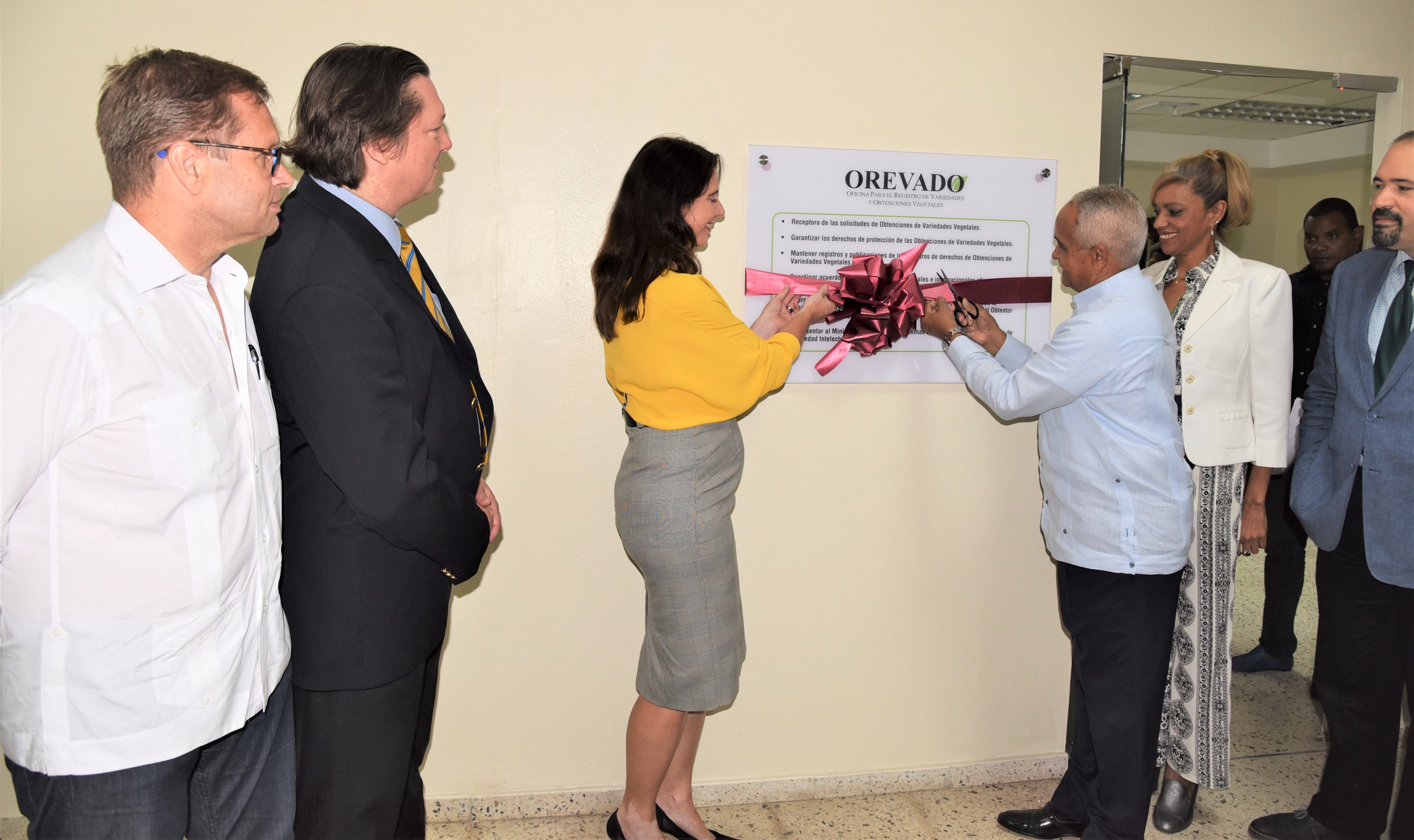 Agricultura inaugura oficina para certificación de variedades de cultivos de vegetales