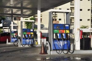 Gobierno congela los precios de los combustibles