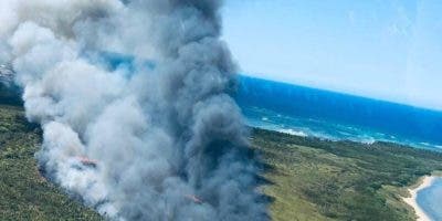 Video: Aún sin sofocar incendio en Punta Cana