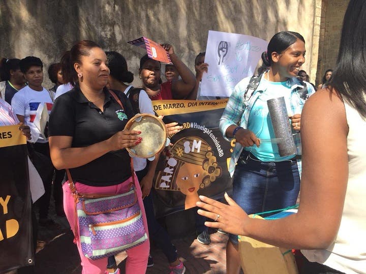 Las dominicanas denuncian violencia y desigualdad social y económica