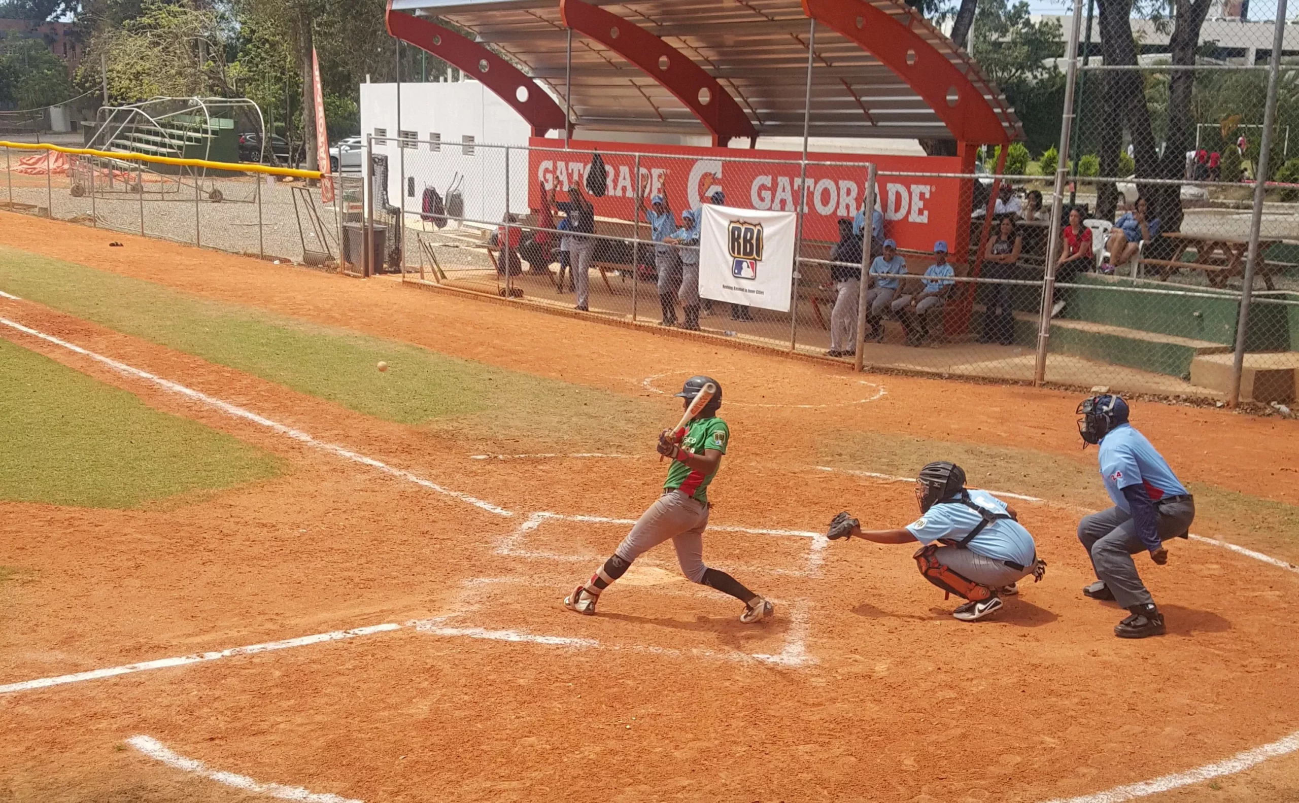 El BHD-León, Fundación Rica y Catojisa ganan en inicio torneo RBI Santo Domingo