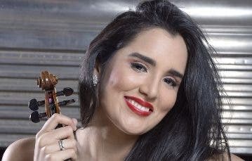 Violinista dominicana Aisha  Syed debuta en Uruguay con su gira Heritage